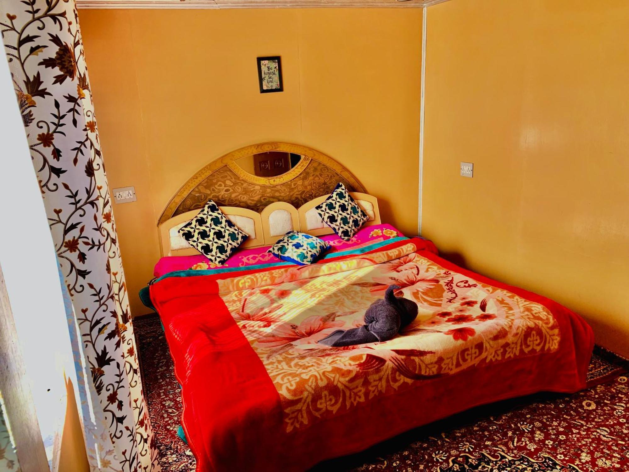 Hotel Farooq Biloo Palace Srīnagar Exterior foto