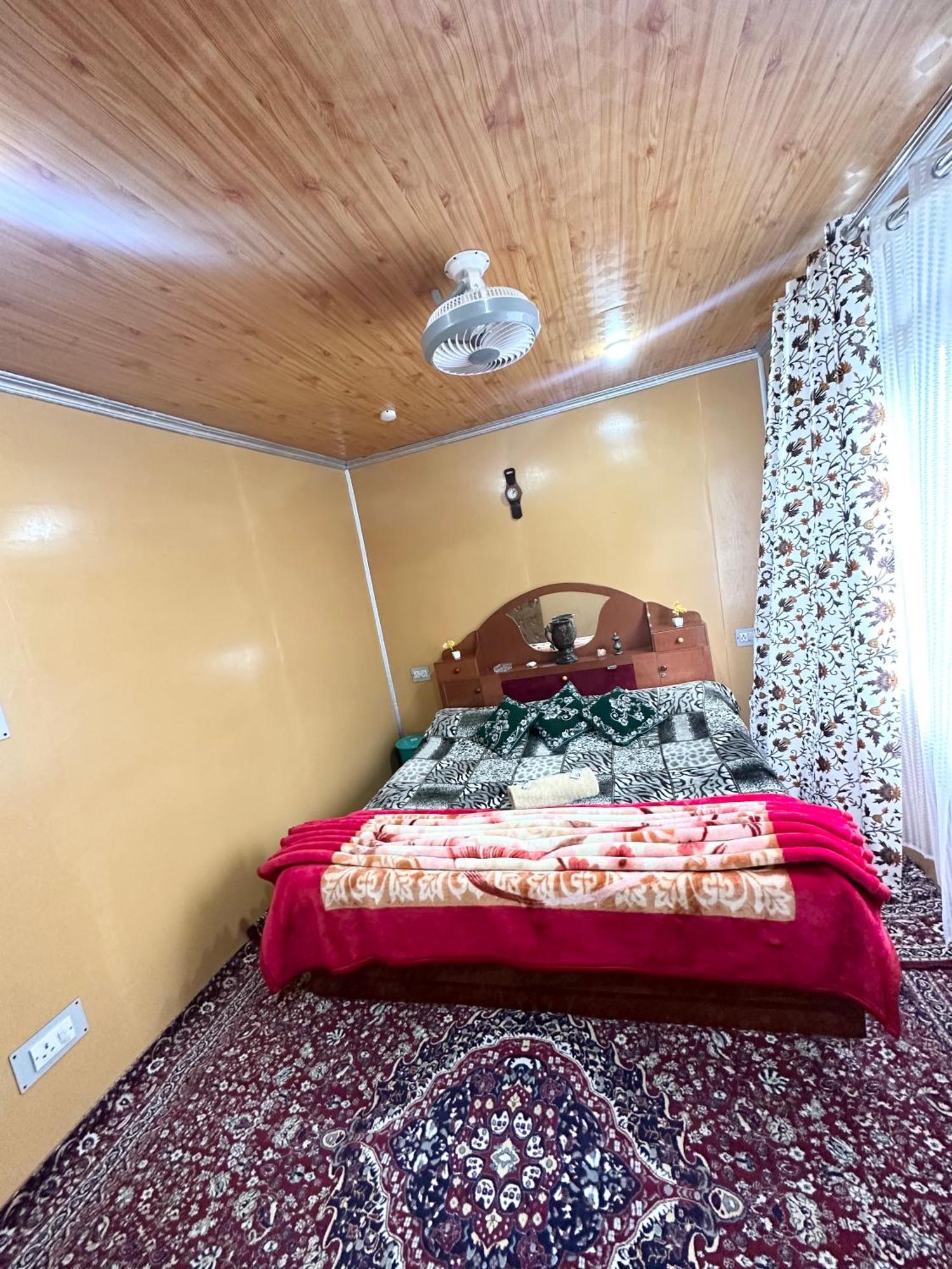 Hotel Farooq Biloo Palace Srīnagar Exterior foto